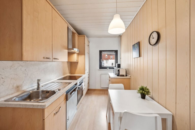 Hanau, Curt-von-Arnim Street 14, 3-bedroom apartment HU06