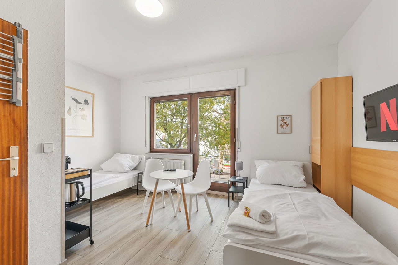 Doppelzimmer mit Küche und Balkon